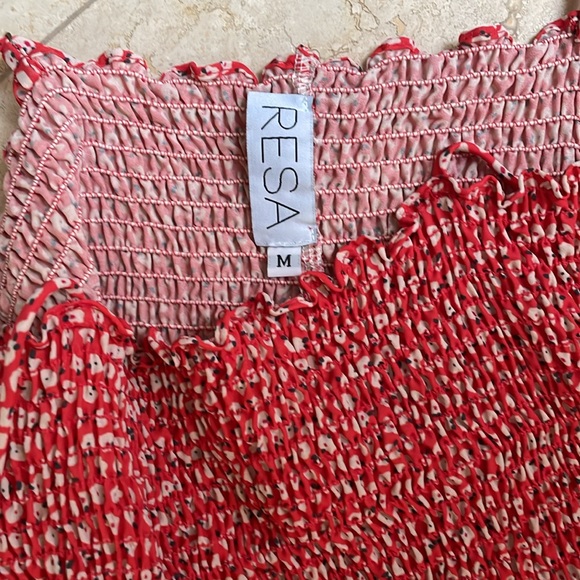 Red flower print Resa boutique smocked, high leg slit flowy dress - Picture 5 of 7